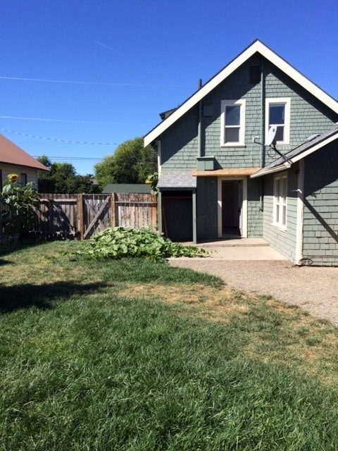 Building Photo - 3 Bedroom 2 Bathroom Home in Fantastic Location