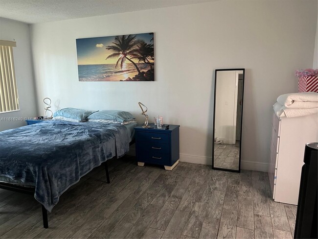 Building Photo - 14850 Naranja Lakes Blvd