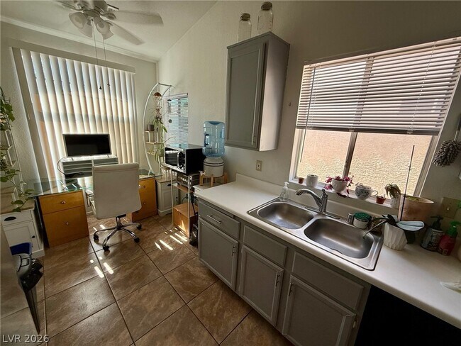 Building Photo - 1708 Crystal Chimes Dr