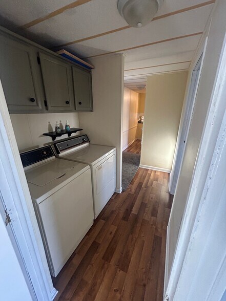 Building Photo - 38 Poplar Dr