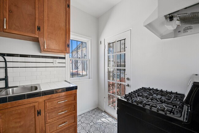 Building Photo - 647 N Spaulding Ave