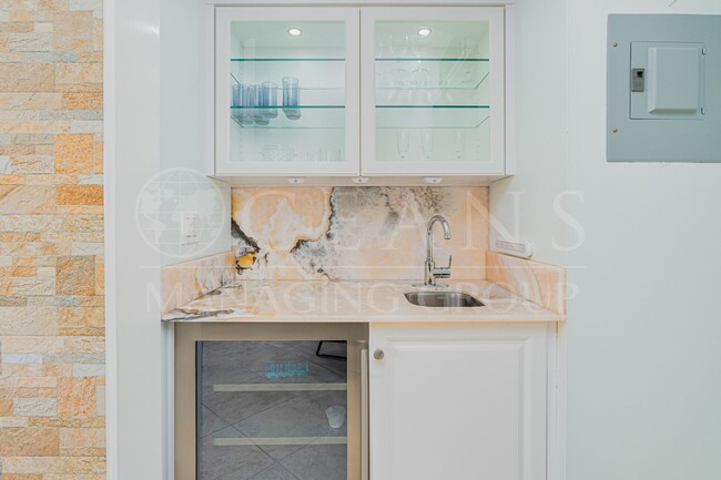 Building Photo - Riverfront Two Bedroom Condo