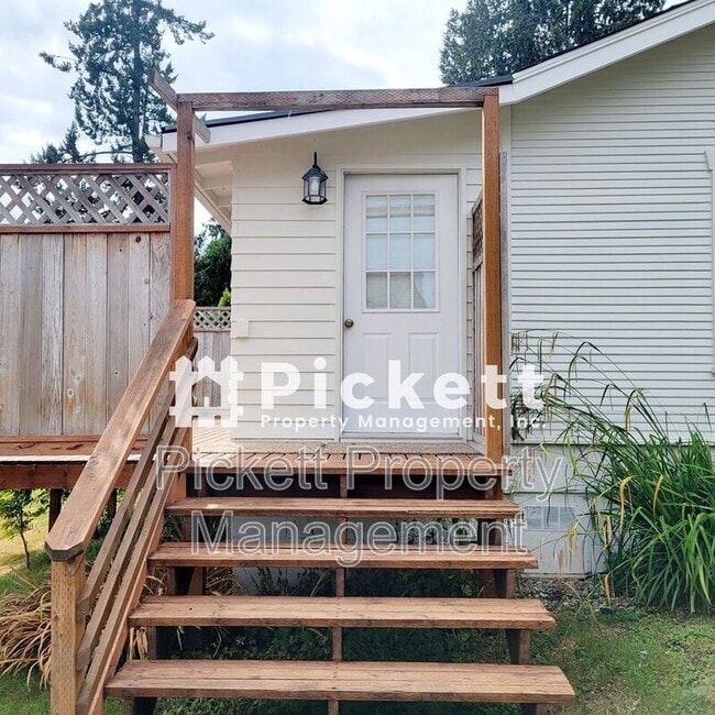 Building Photo - 2821 Erlands Beach Loop NW