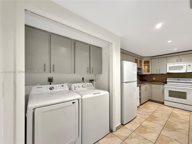 Building Photo - 3641 Oaks Clubhouse Dr