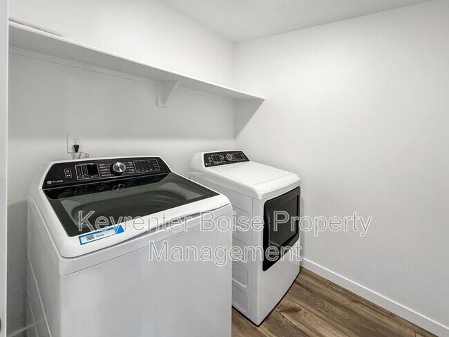 Building Photo - 4212 W Cirrus Ln