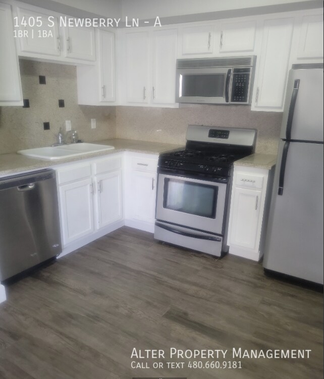 Building Photo - 1405 S Newberry Ln