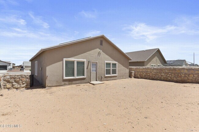 Building Photo - 14916 Tierra Coruna Ave