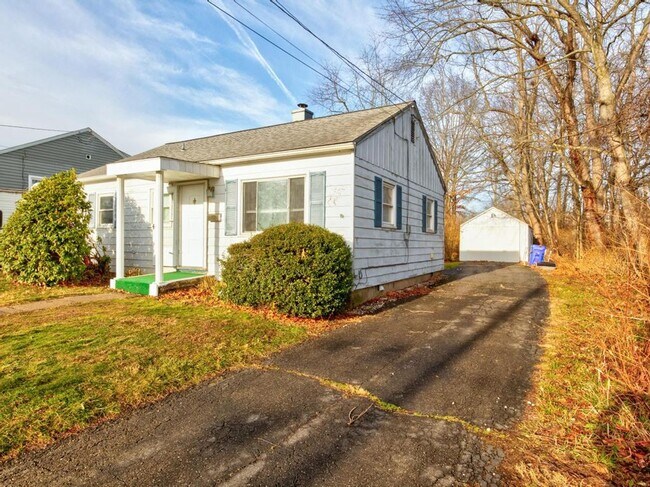 Building Photo - 3 Bedroom House on Quiet Street in Monaca