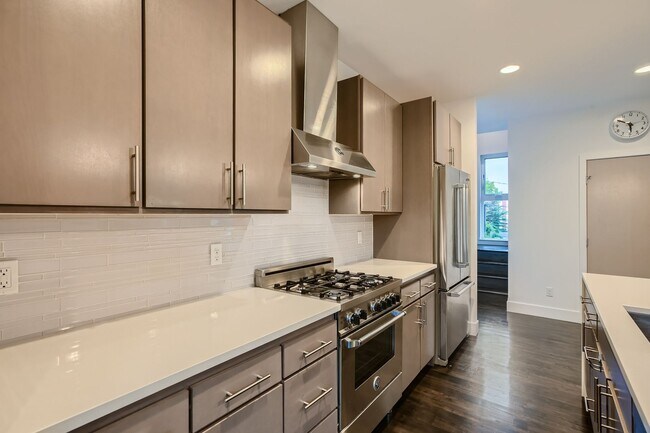 Building Photo - Queen Anne Home