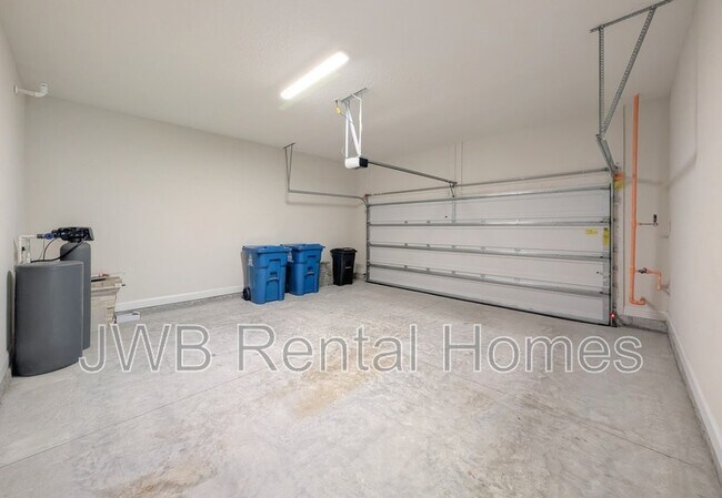 Building Photo - 75 Carousel Dr