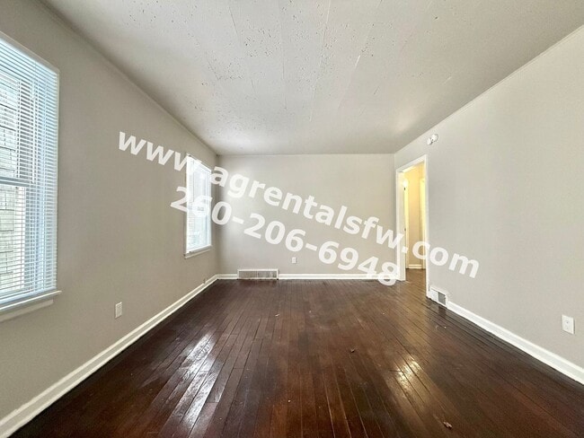 Building Photo - 2 Bedroom House