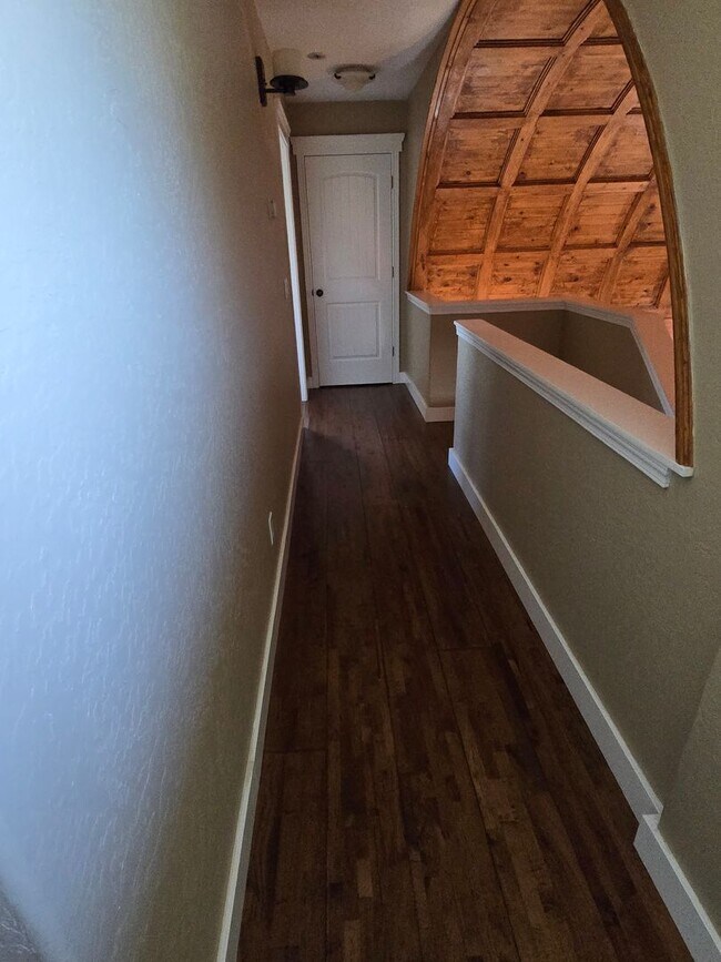 Building Photo - 3 bed 2.5 bath  Home for Rent in Grants Pass