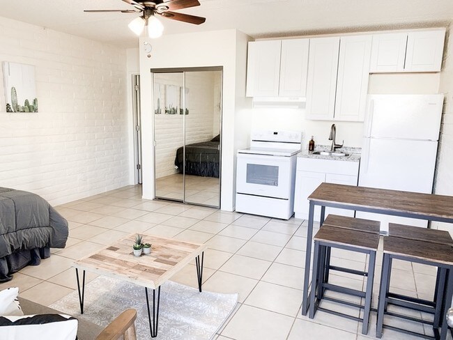 Building Photo - 3055 N. Tyndall Avenue #41