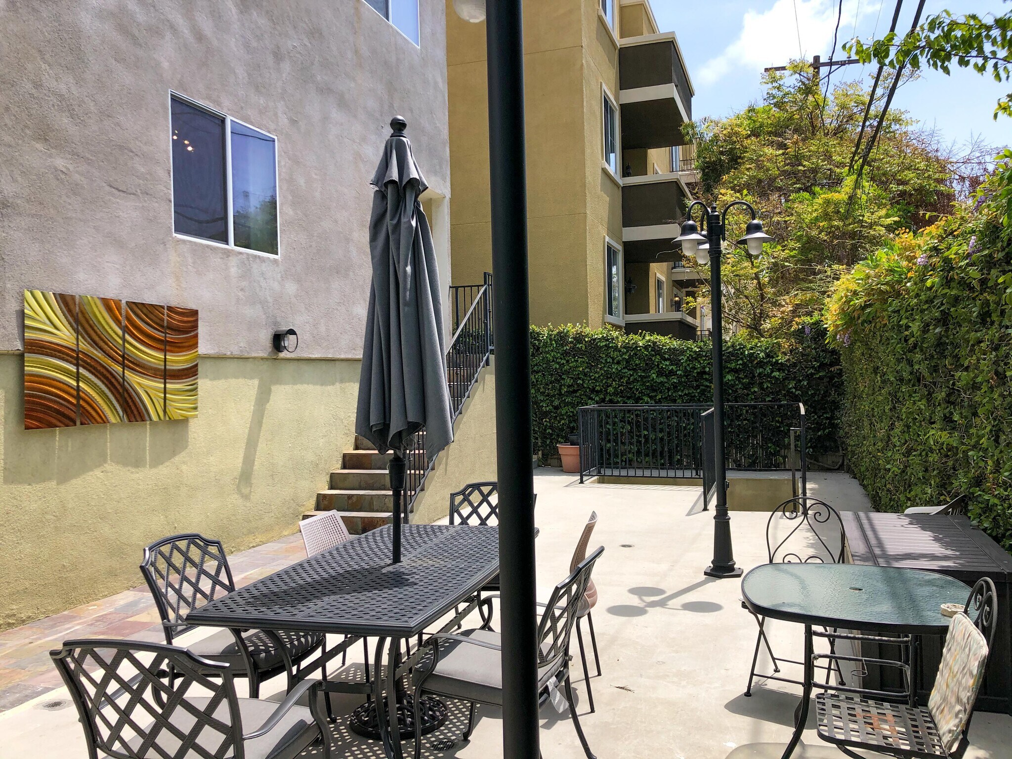 Building Photo - 2027 Beloit Ave