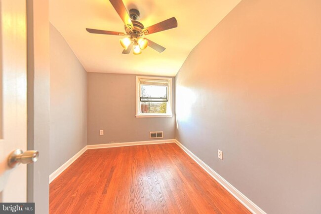 Building Photo - 1130 Linden Ave