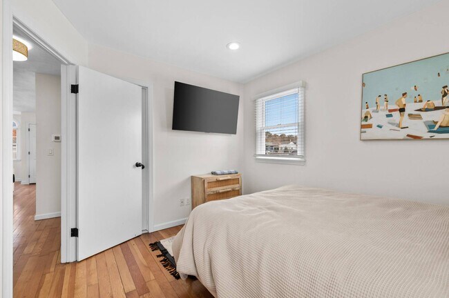 Building Photo - 7 Whiting Rd