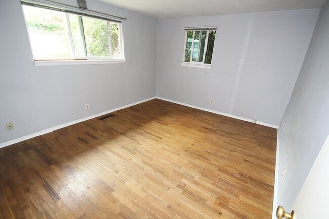 Building Photo - CHARMING 2 BED WEDGWOOD HOME W WOOD FLOORS, LARGE SHED, & LARGE LOT!