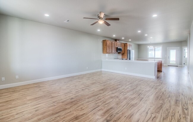 Building Photo - GorgeousBuilt Home in West Valley