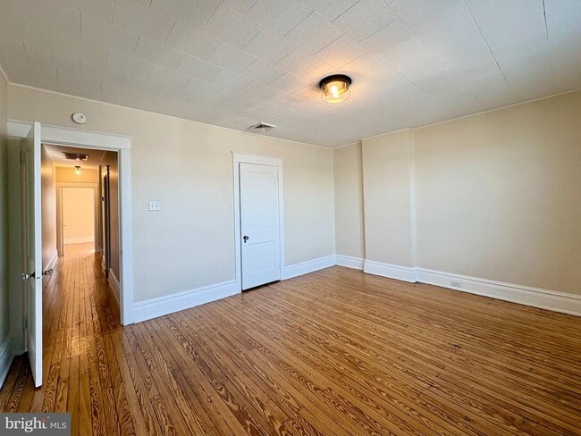 Building Photo - 616 N Front St