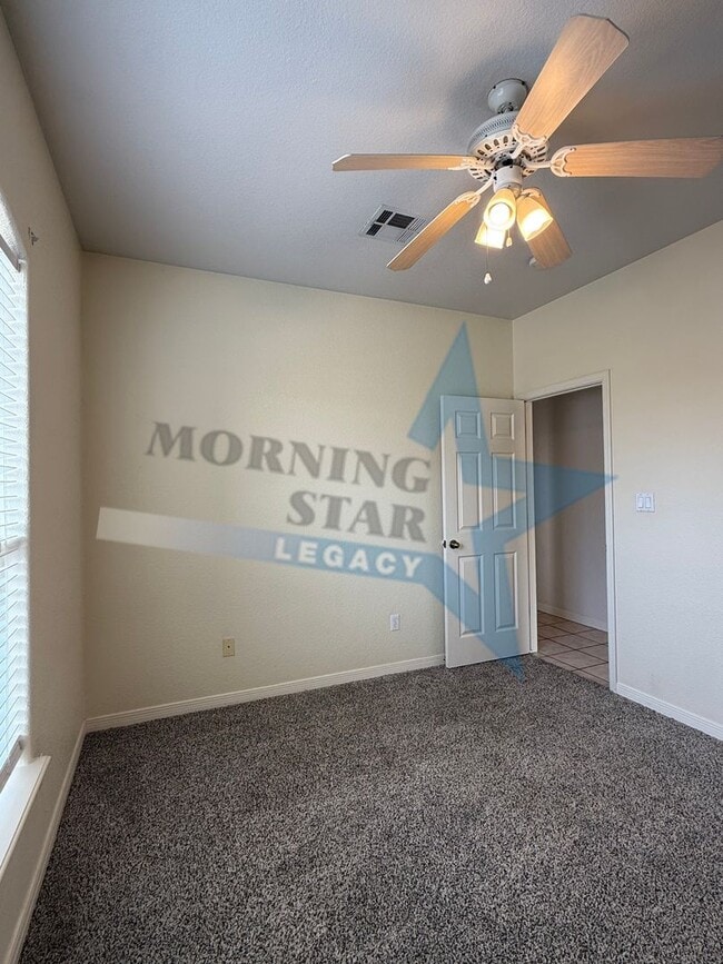 Building Photo - Spacious 3-Bedroom Home Off Roadrunner!