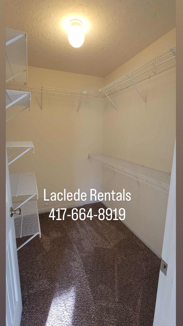 Building Photo - 3 Bedroom 2 Bathroom duplex