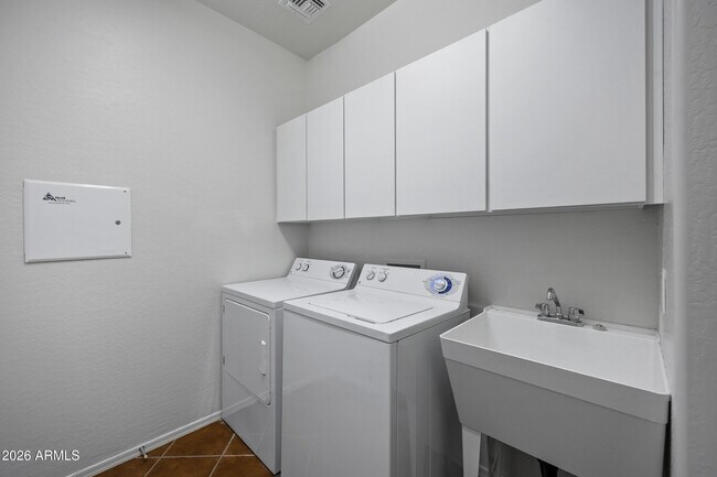 Building Photo - 42406 W Falling Star Dr