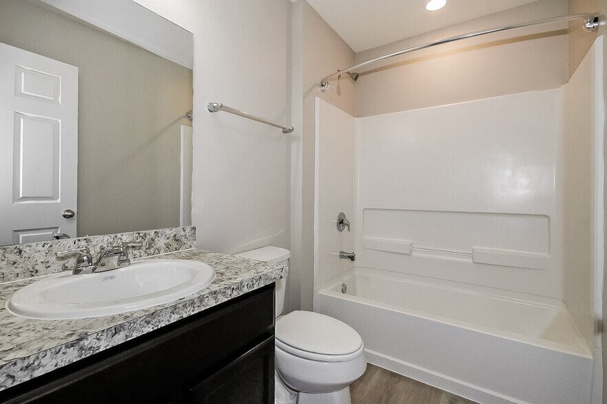 Building Photo - 10725 Southern Forest Dr