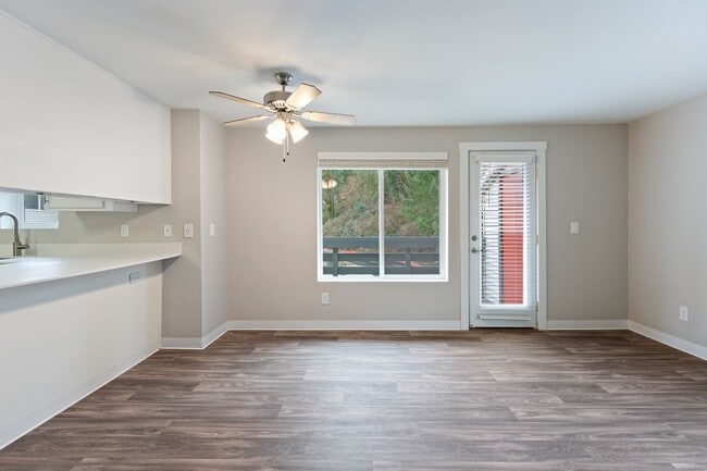 Building Photo - Come Home To An Amazing View! Remodeled Two Bedroom Two Bath! $1000 Off Your First Full Month!