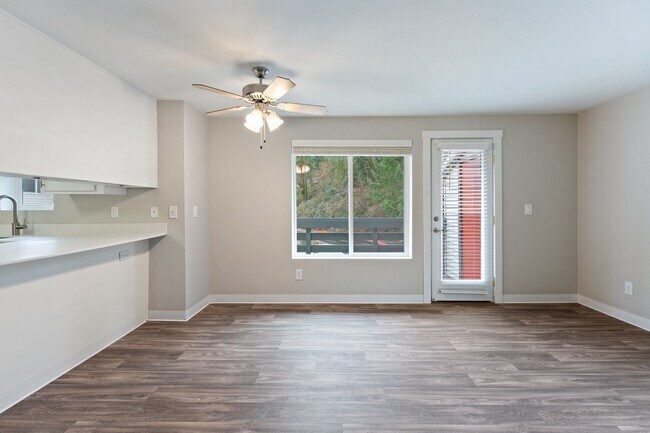 Building Photo - Come Home To An Amazing View! Remodeled Two Bedroom Two Bath! One Month Free!