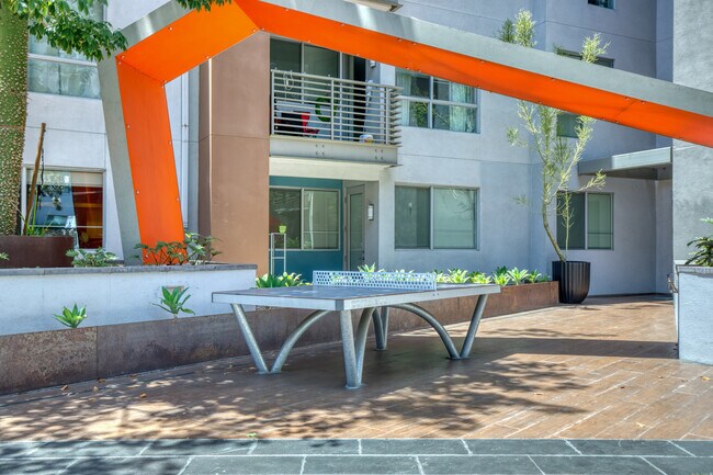 Building Photo - 200 S Los Angeles St