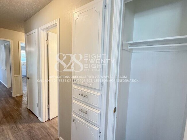 Building Photo - NICE 3 BED/1.5 BATH ON QUIET CUL-DE-SAC IN...