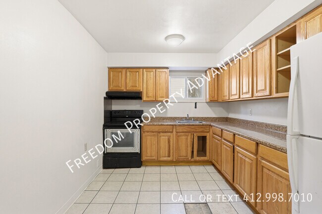 Building Photo - 703 Excelsior St