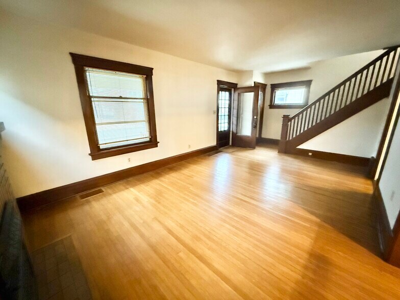 Building Photo - 1208 19th St NW