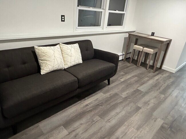 Building Photo - 619 N Harvard Ave