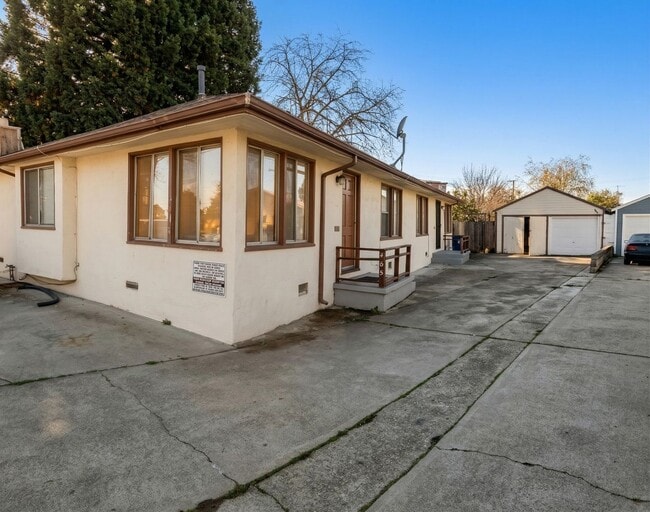 Building Photo - Spacious 2-Bedroom San Leandro Duplex w/ Detached Garage & Rear Yard