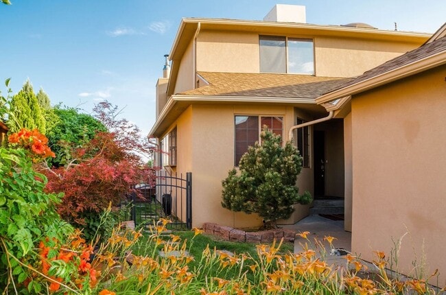 Building Photo - One of a kind Furnished Home with gorgeous back yard!