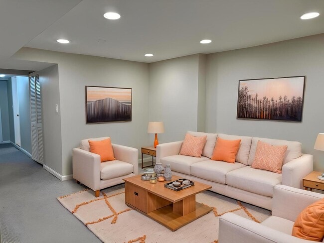 Building Photo - 4877 N Ashland Ave