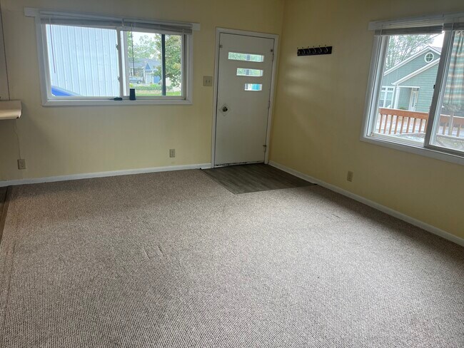 Building Photo - 2088 Chapman Lake Dr