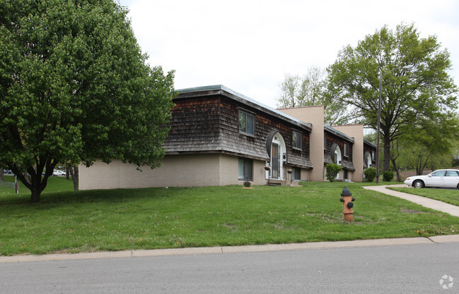 Building Photo - North Brighton Townhouses