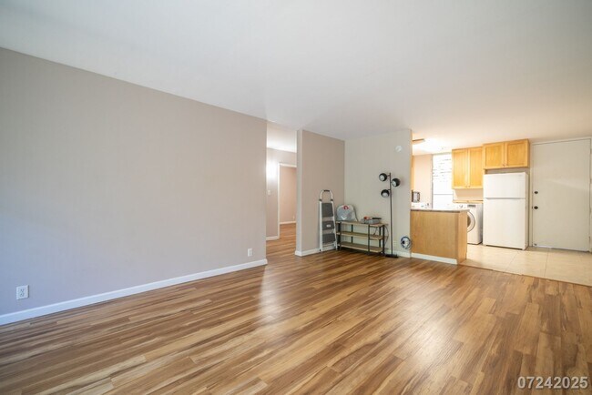 Building Photo - 2 Bed 1 Bath in Waikalani Woodlands