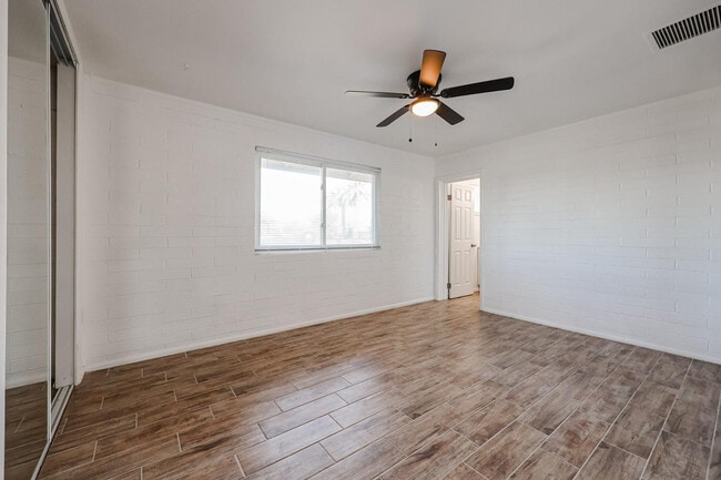 Building Photo - 11417 N Hacienda Dr