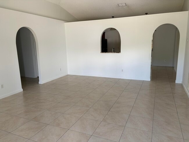 Building Photo - 1682 SW Glacador Ave