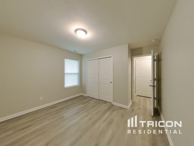 Building Photo - 972 Martin Dr