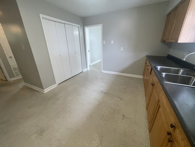 Building Photo - 2722 Delille St