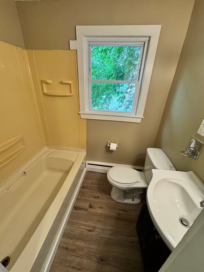 Building Photo - Fairfield 3/4 Bedroom Single Family Home