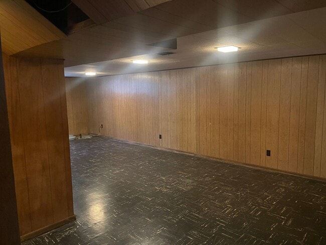 Building Photo - Ranch style home for rent very close to An...