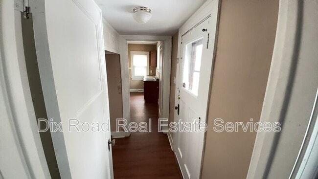 Building Photo - 15 Vassar Dr