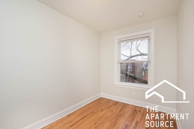 Building Photo - 1255 N Harding Ave