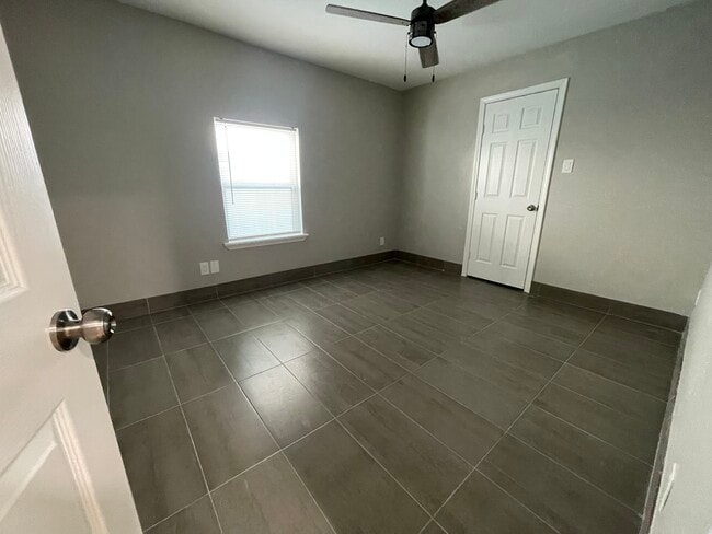 Building Photo - 2832 Cherrywood Ave