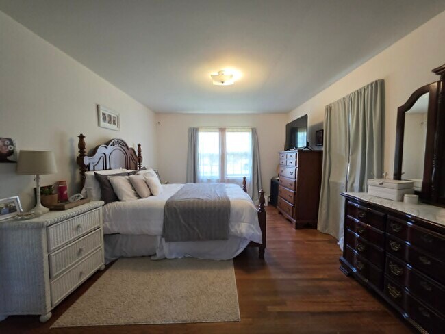 Building Photo - 104 Lee Dr